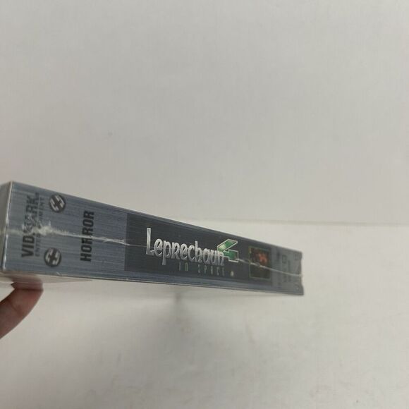 Leprechaun 4 : In Space (VHS, 1996) Warwick Davis Vidmark factory sealed - Picture 4 of 6
